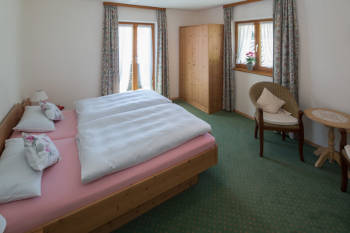 Schlafzimmer 1